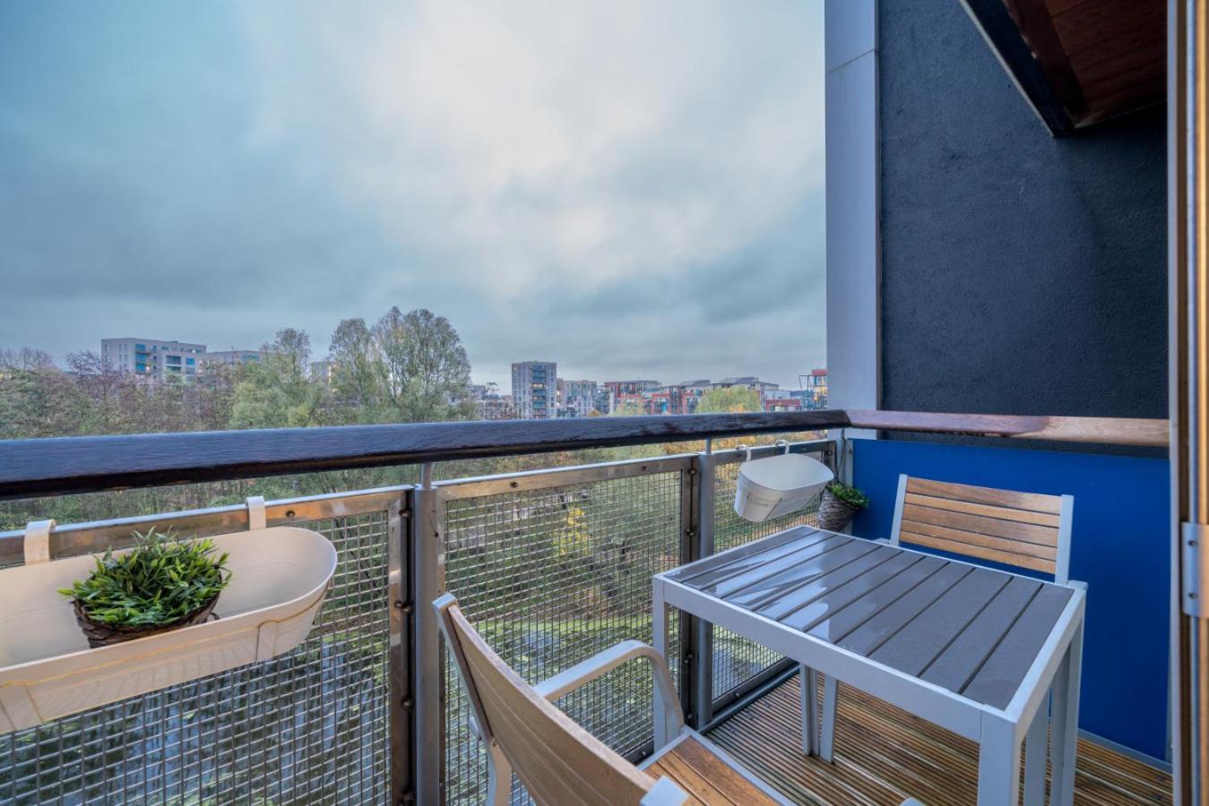Lovely 3bd Flat, Parking, Sleeps Six Close To O2 * Londra