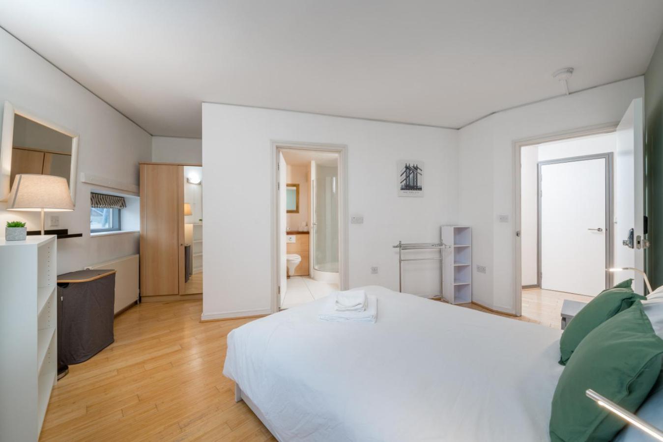 Lovely 3bd Flat, Parking, Sleeps Six Close To O2 Apartament
