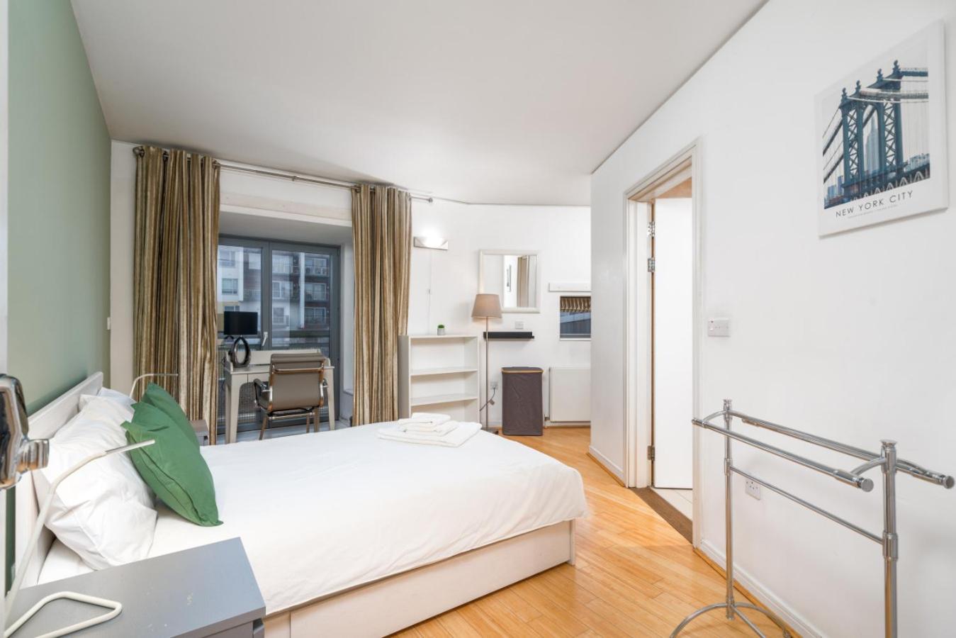Apartament Lovely 3bd Flat, Parking, Sleeps Six Close To O2 *