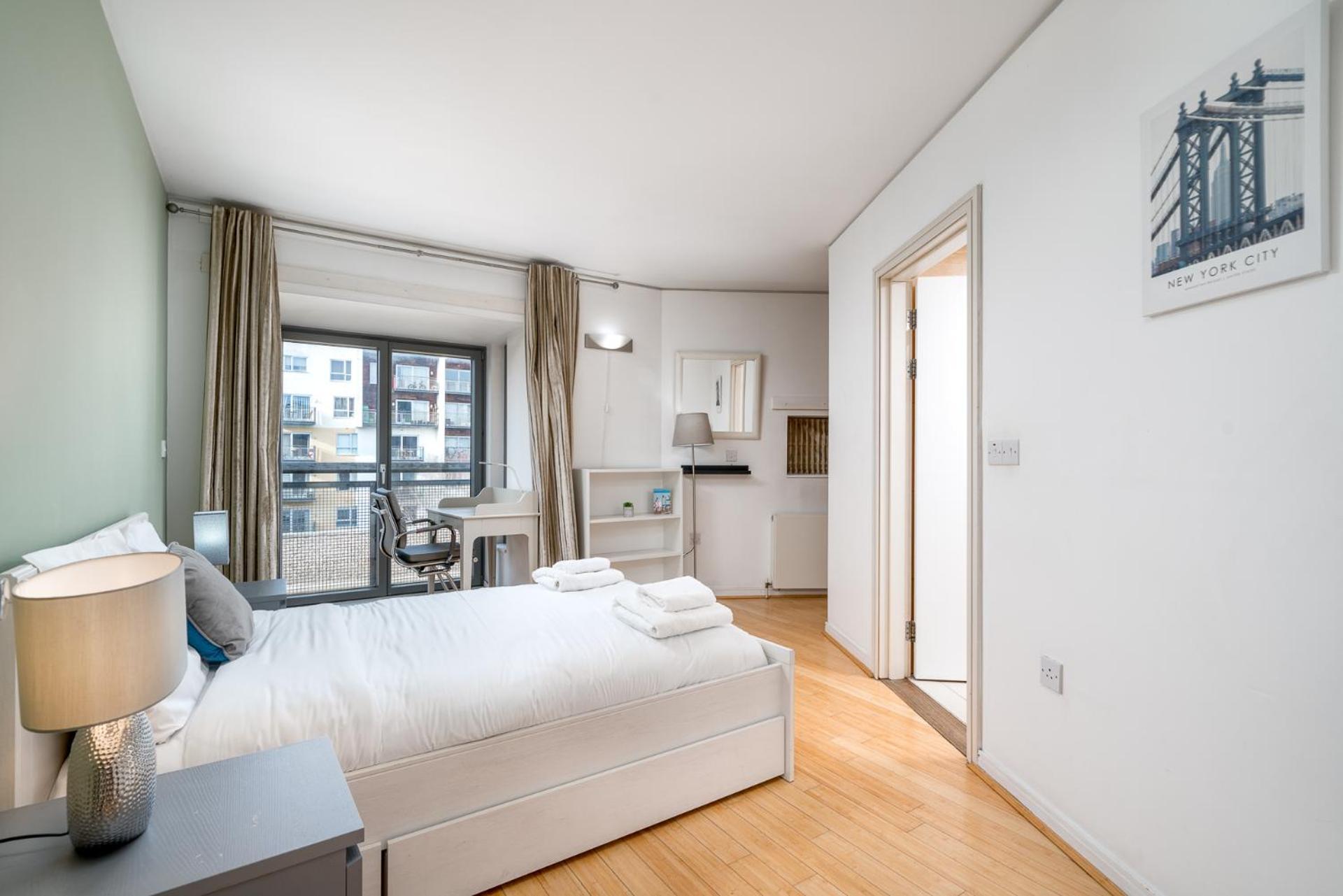 Lovely 3bd Flat, Parking, Sleeps Six Close To O2 * Londra