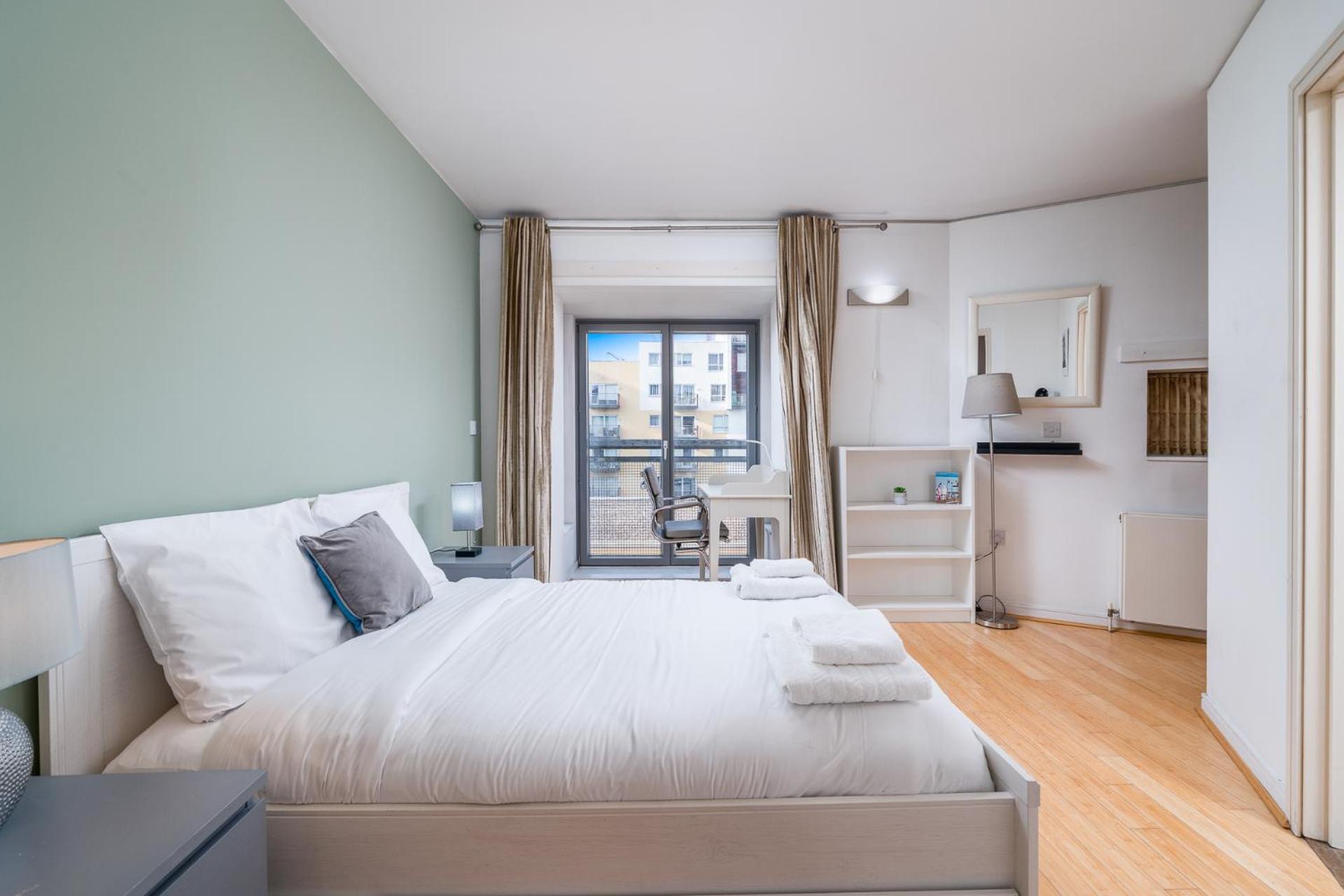 Lovely 3bd Flat, Parking, Sleeps Six Close To O2 Apartament *