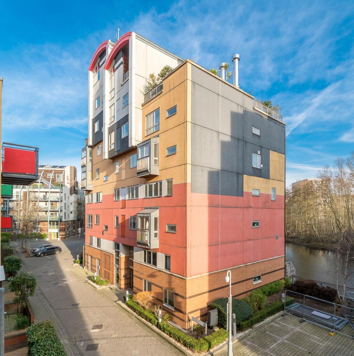 Lovely 3bd Flat, Parking, Sleeps Six Close To O2 Apartament Londra